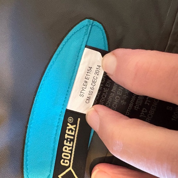 Women’s Marmot rain jacket - Picture 7 of 8